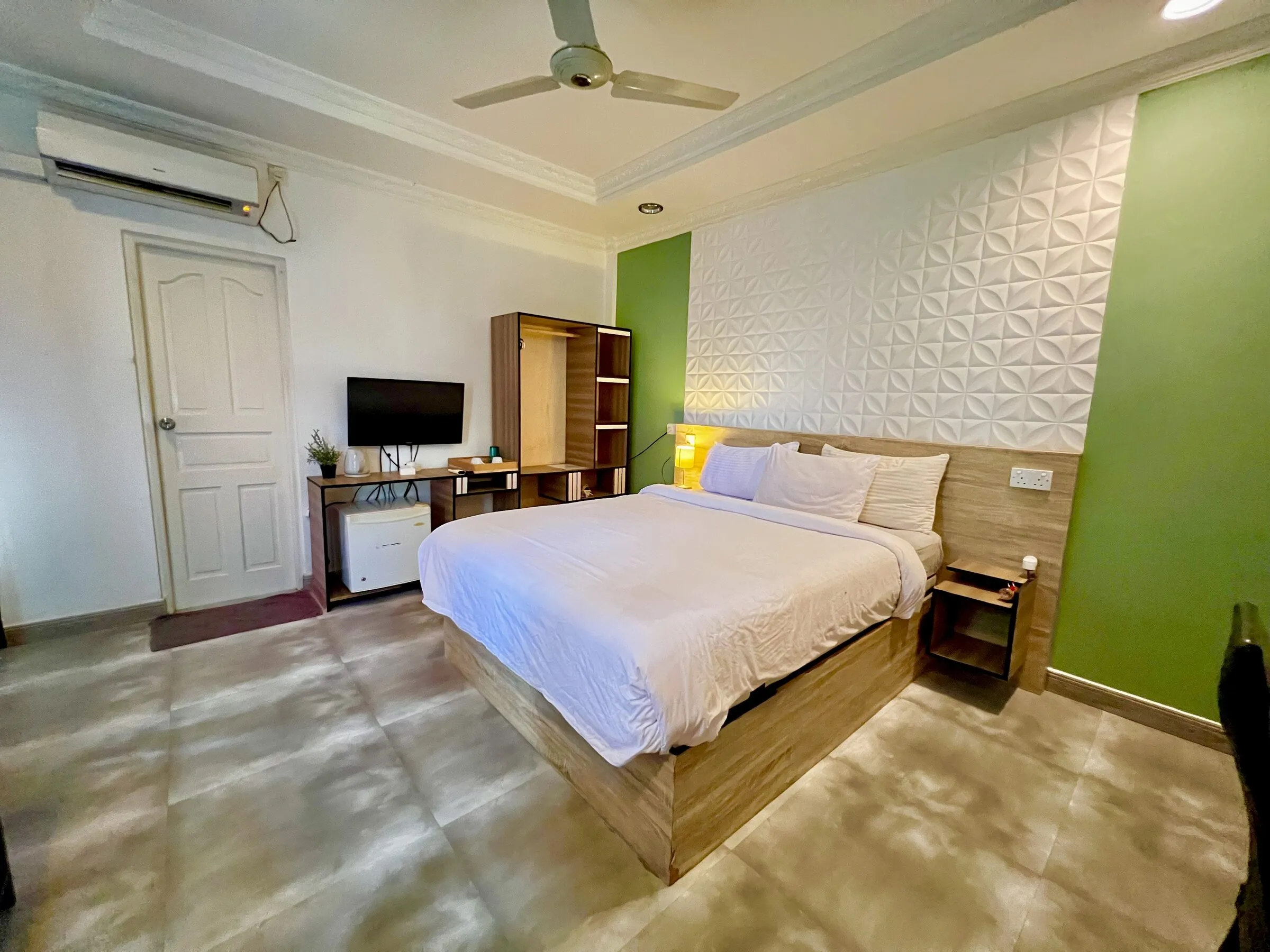 Deluxe Room at Koimala guesthouse on Maamigili