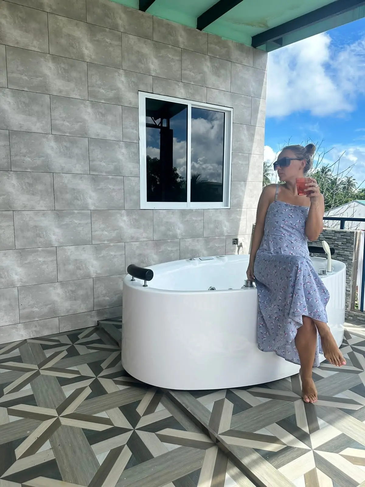 Ocean Sky Deluxe rooftop jacuzzi and open-air lounge at Koimala Maamigili