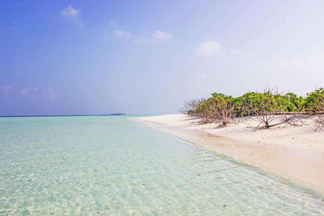 White sandbank surrounded by clear turquoise water near Maamigili